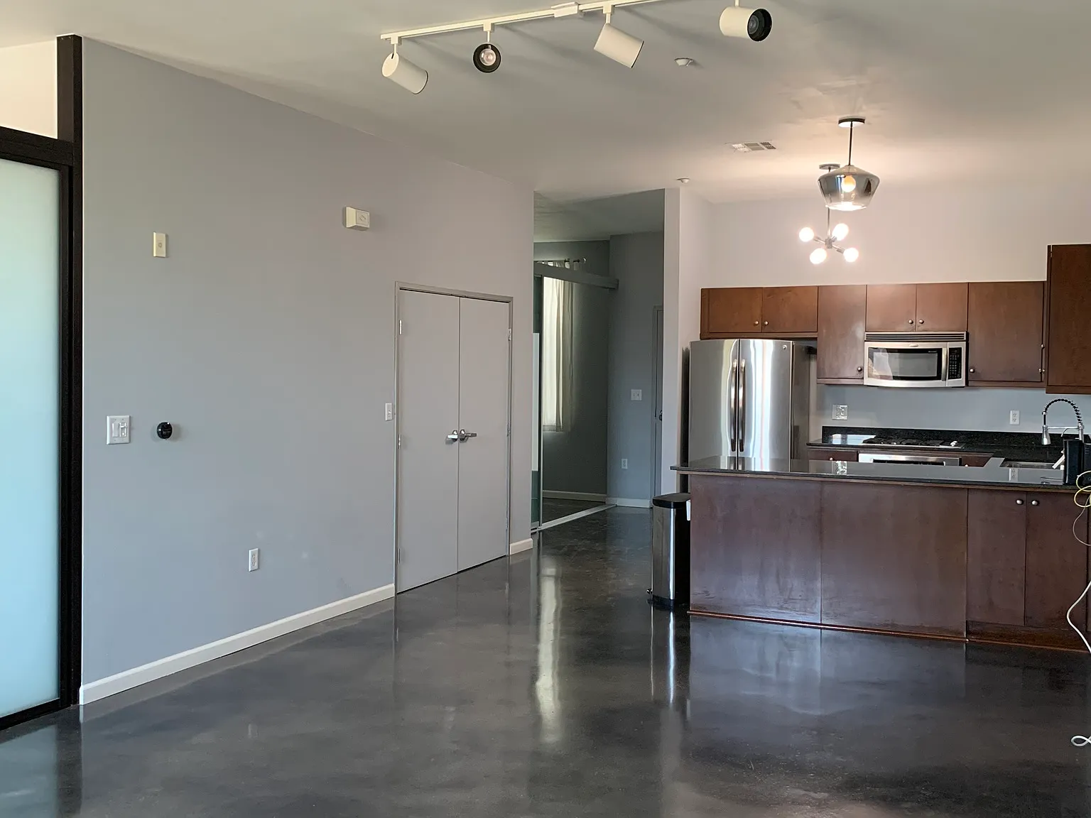 2 bed, 1046 sqft, $3,200 — Photo 2