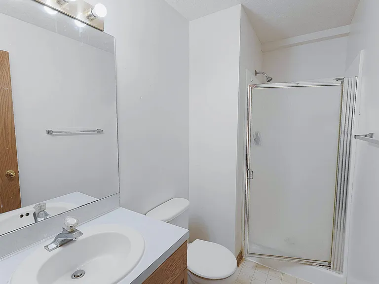 5400 S 32nd St — Photo 21