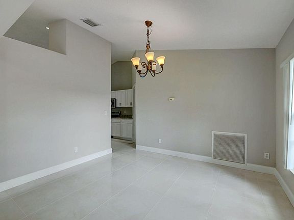 5th image of 4552 SW Floral St