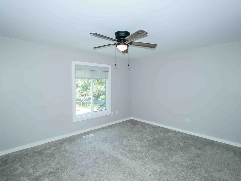 6901 Wyndbend Ln — Photo 32