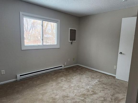 5th image of 836 2nd St #2