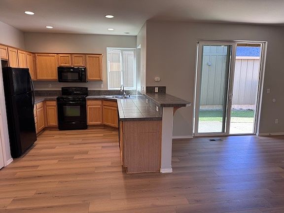 3rd image of 4653 SE Olivewood St