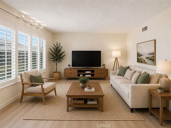 5th image of 229 De Anza St