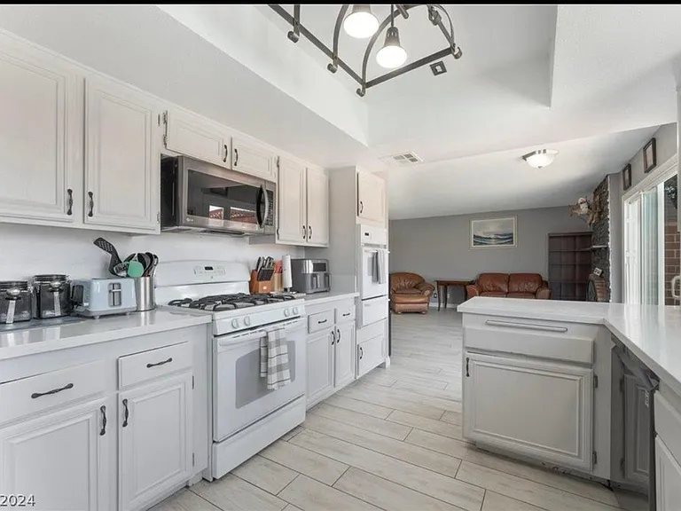 580 Chelsea Dr — Photo 25