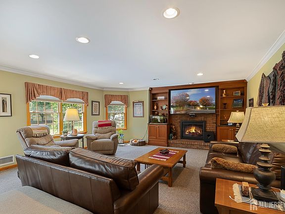 4th image of 1 Hawthorn Rd