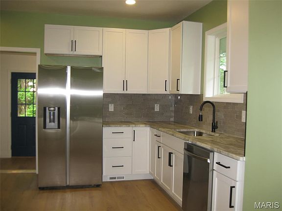 2nd image of 3613 Eminence Blvd