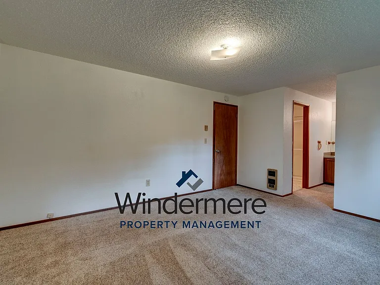 2268 Hastie Lake Rd — Photo 15