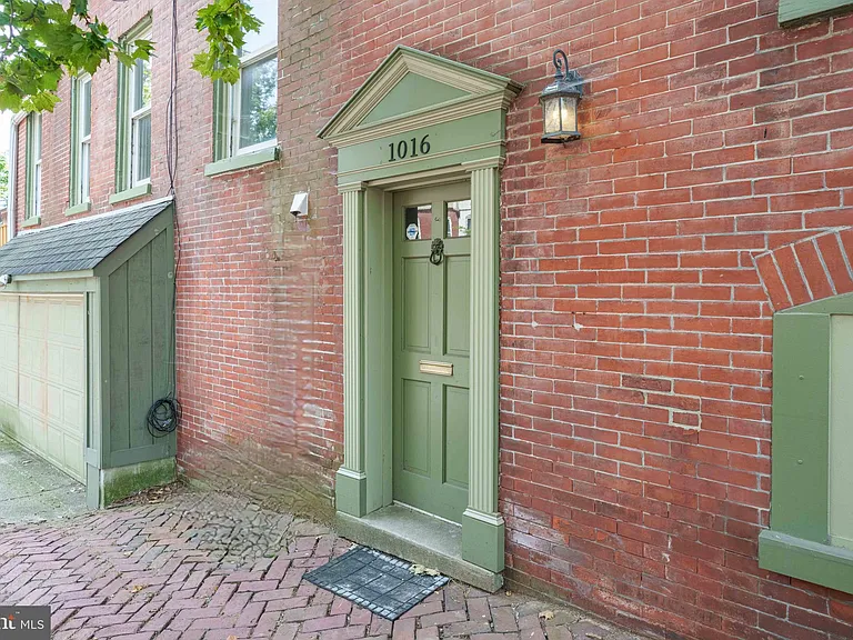 1016 Kirk Ave — Photo 3