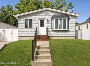 290 Beach Rd, Staten Island, NY 10312