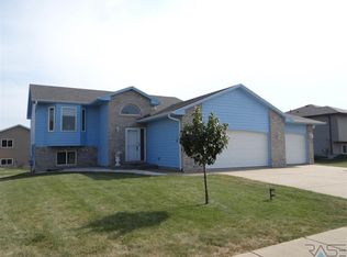 5609 W Bakker Park Dr, Sioux Falls, SD 57106