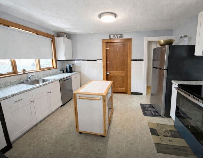 1st image of 130 Bonner Ave #2R
