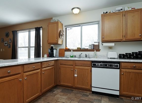 3rd image of 828 Buckingham Ct