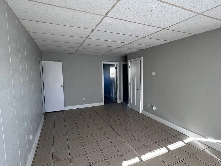 305 Cottonwood Ln #10 — Photo 3