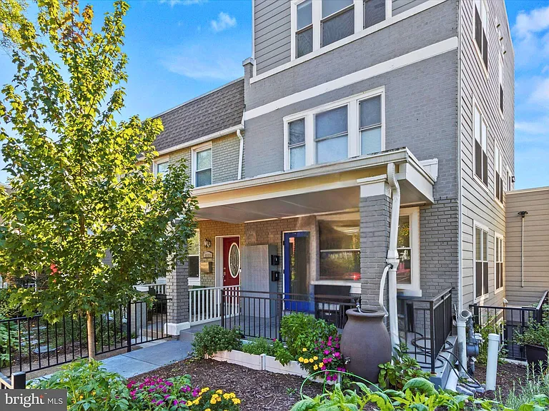 1267 Penn St NE #B — Photo 1