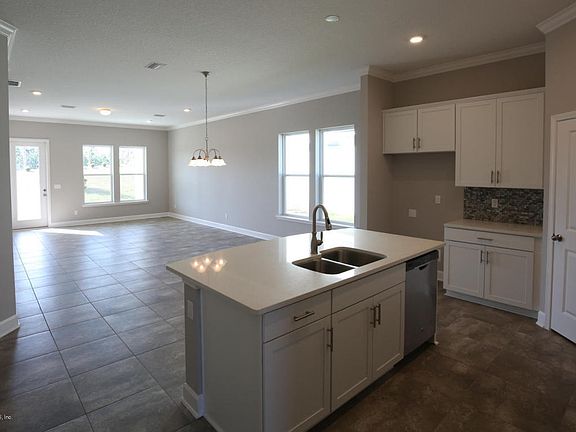 3rd image of 134 Willow Lake Dr