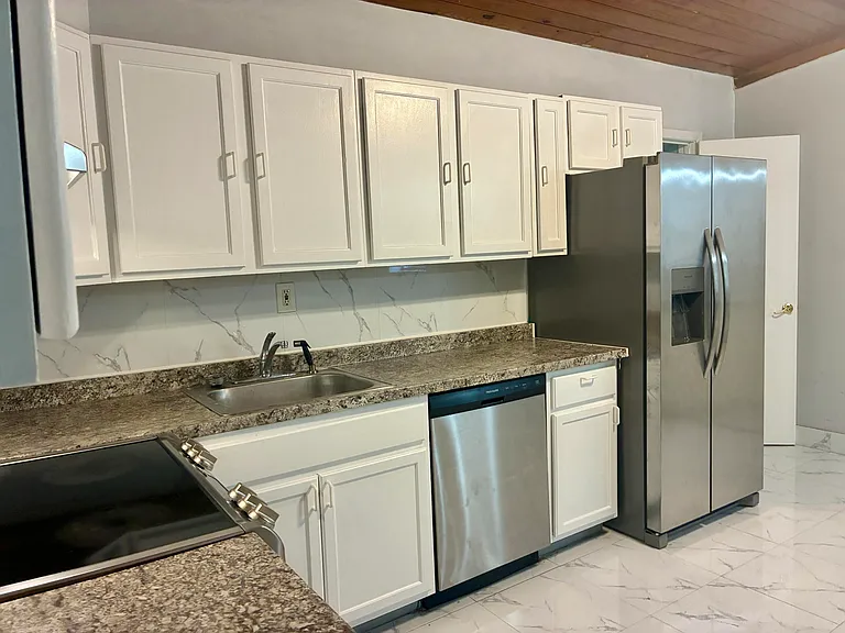 3630 SW 46th Ave — Photo 8