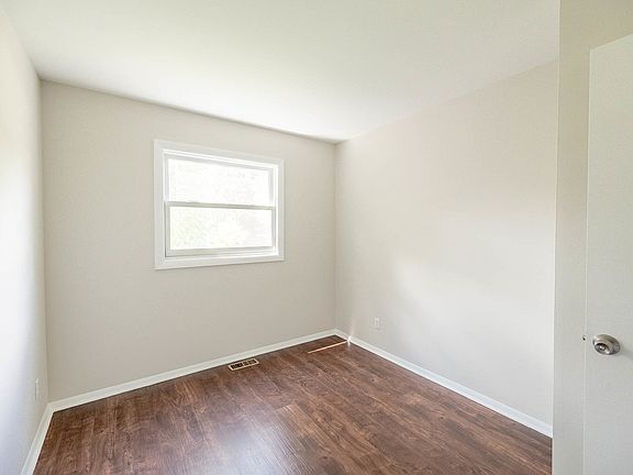 5th image of 542 S 14th St