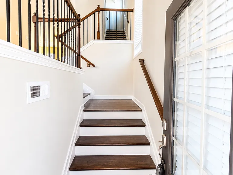 521 Sunset Park Dr — Photo 4
