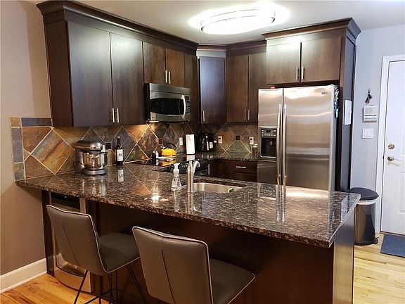 5th image of 920 Washington St APT 202