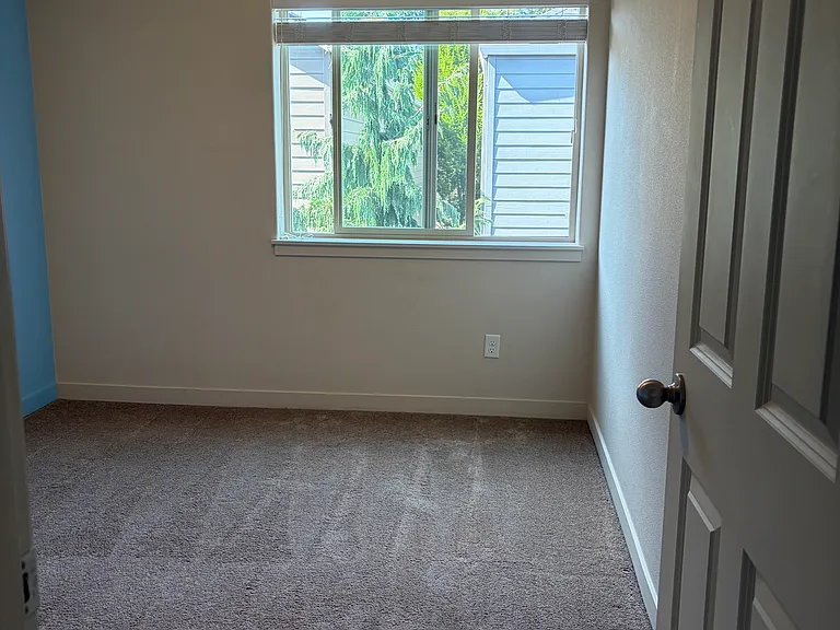 13110 NE 26th St — Photo 26