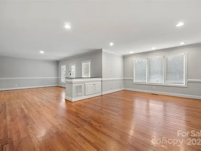 2545 Rea Rd — Photo 21