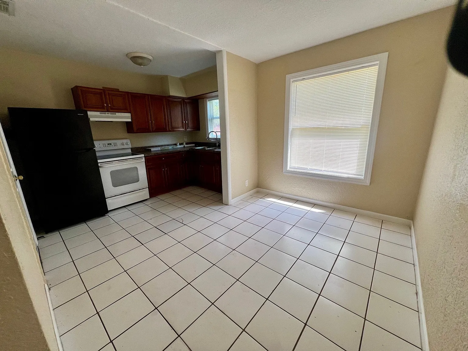 4 bed, 1435 sqft, $1,800 — Photo 3