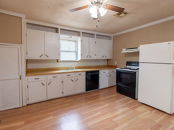 3rd image of 709 E 1st St