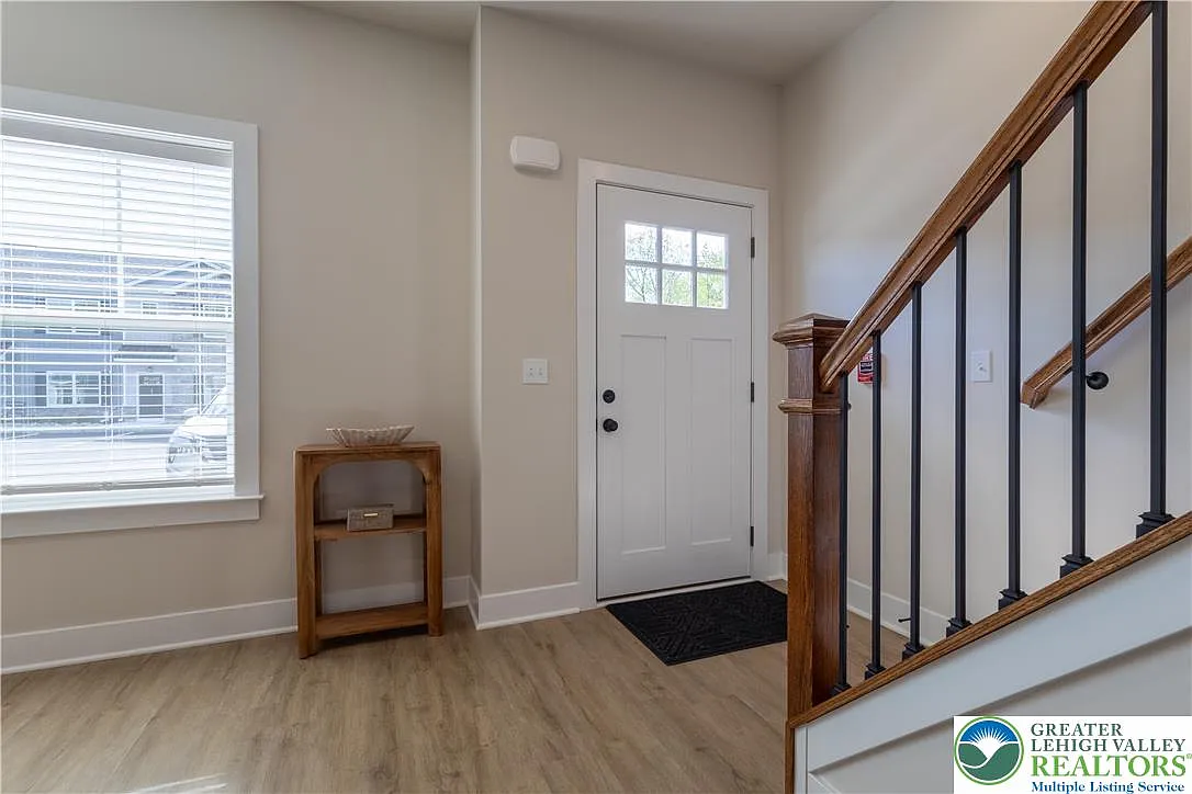 2 bed, 2.5 bath, 1380 sqft, $2,500 — Photo 3