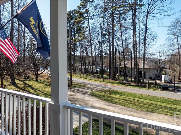 4th image of 230 Hideaway Ln