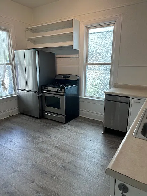 3 bed, 1150 sqft, $2,095 — Photo 3