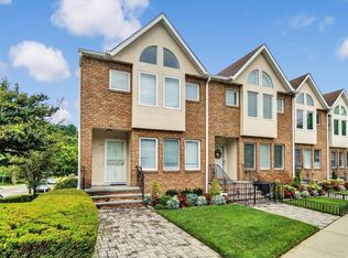 236 Glen St, Glen Cove, NY 11542