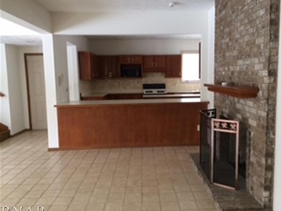 3rd image of 1030 E Monroe Dr