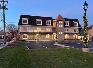 400 Oak St #1C, Copiague, NY 11726
