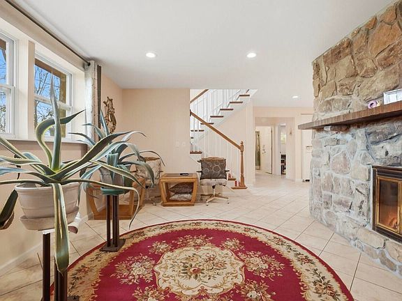 5th image of 1090 Panther Creek Rd