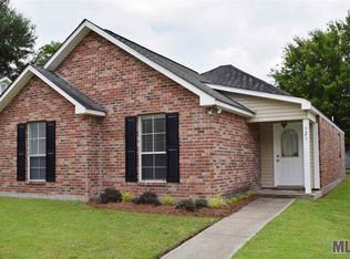 321 Meadow Crossing Dr, Baton Rouge, LA 70820
