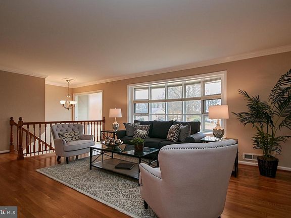 2nd image of 3421 Beauford Cir