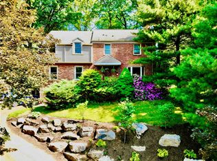 164 Woodshire Dr, Pittsburgh, PA 15215