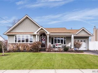 54 Sandy Ln, Massapequa, NY 11758