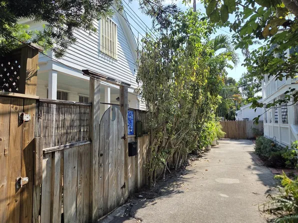 614 Roberts Ln, Key West, FL 33040