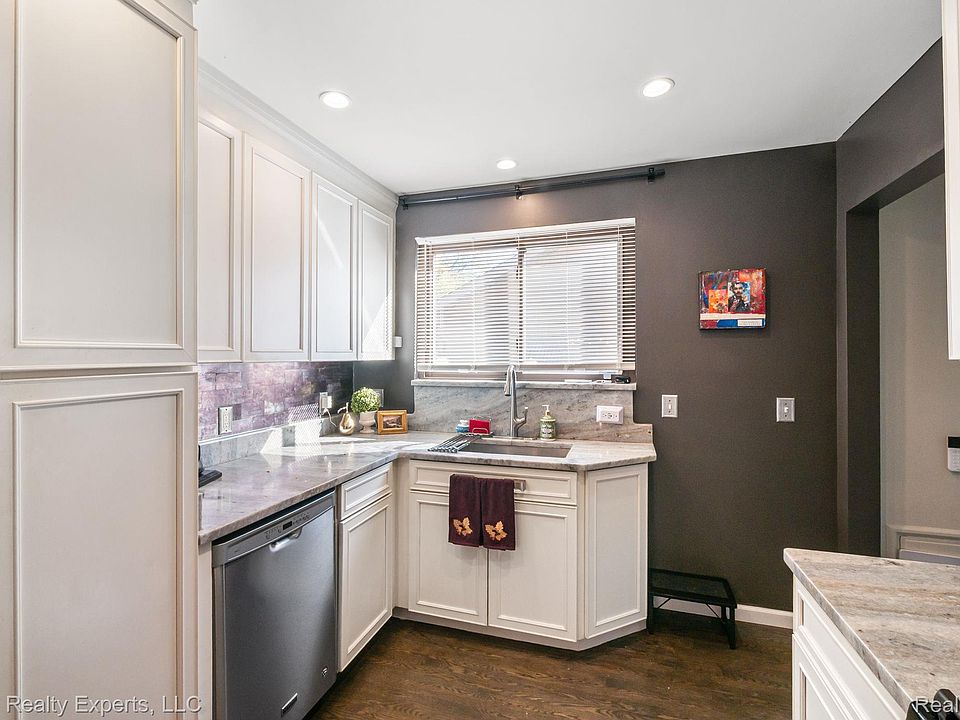 64 Illinois Ave, photo 15