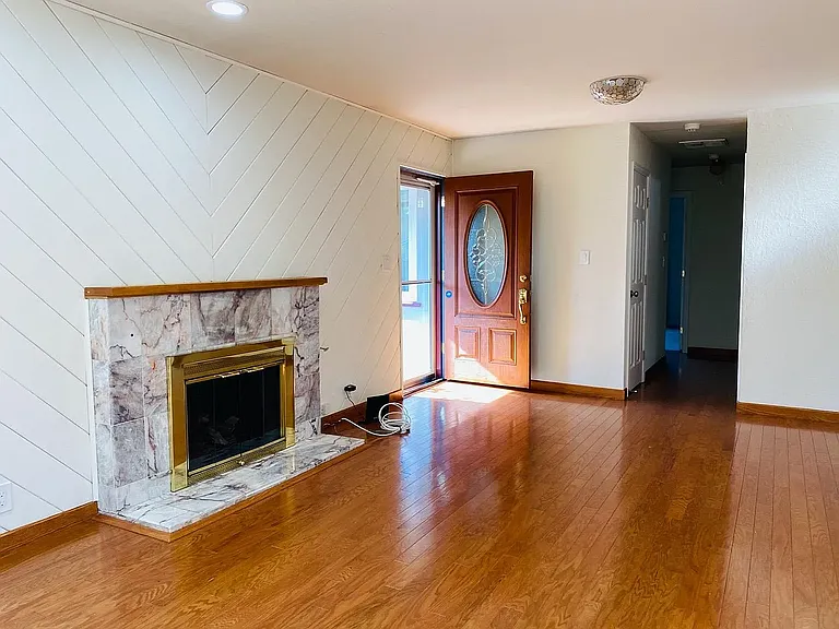 2212 Francis Ave — Photo 10