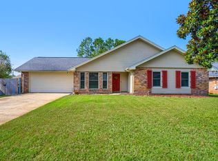 541 E Timberlake Dr, Mary Esther, FL 32569