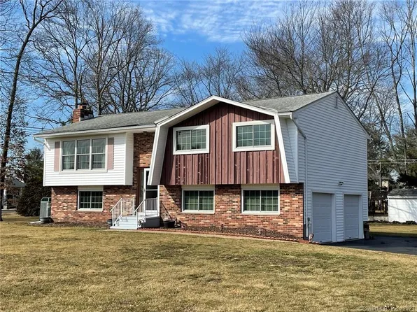 32 Glenmeadow Drive, North Branford, CT 06472