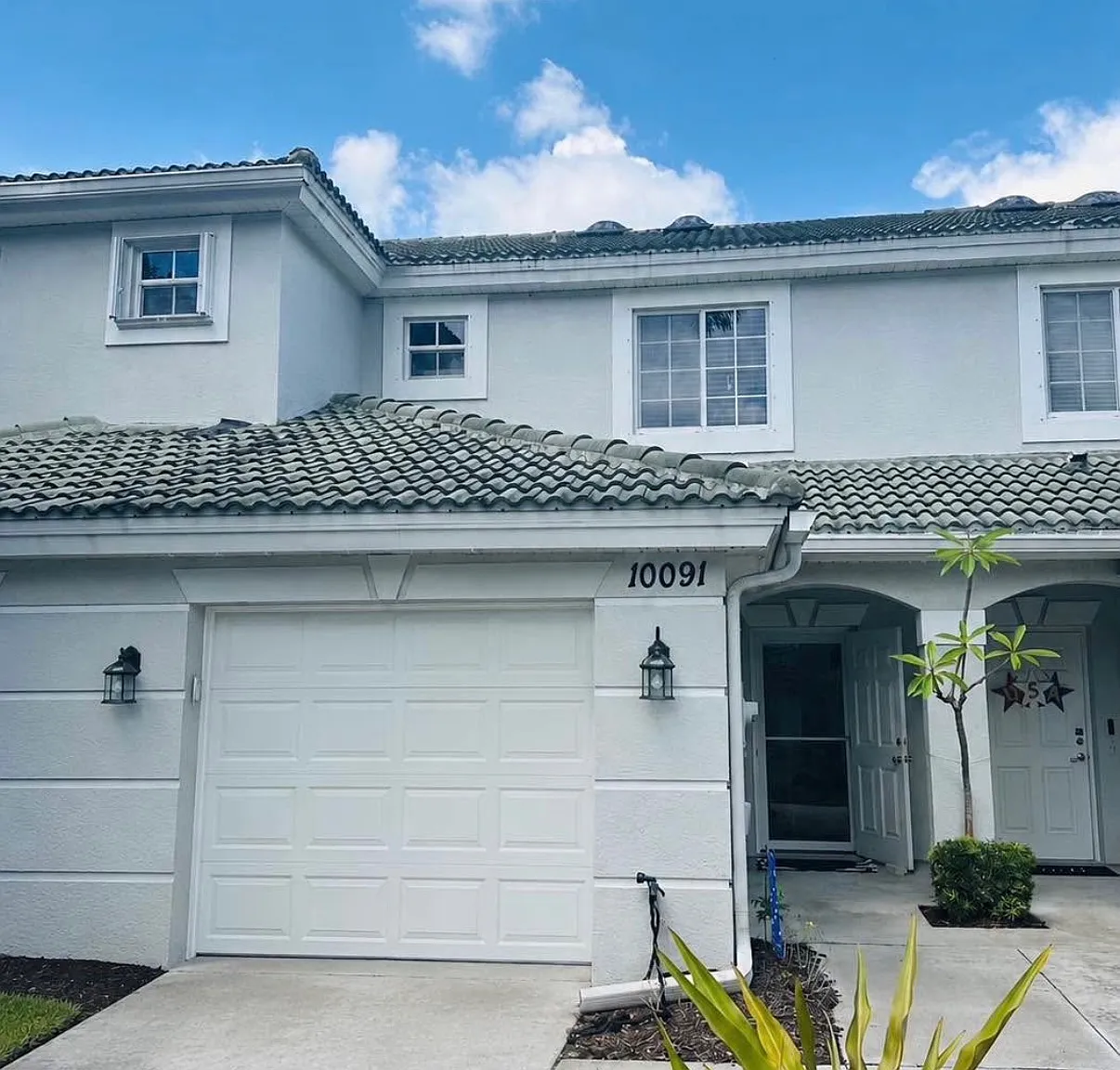 2 bed, 2.5 bath, 1308 sqft, $1,750 — Photo 1