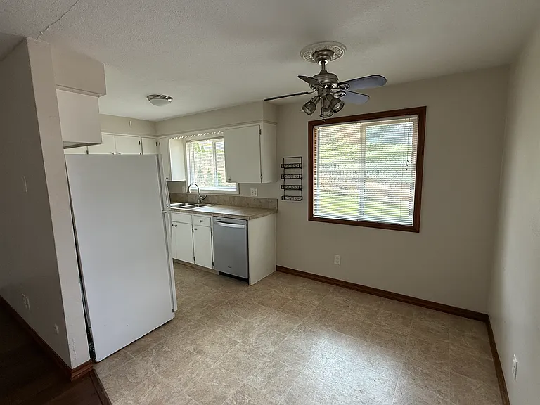 780 Oakhill Ave SE — Photo 7