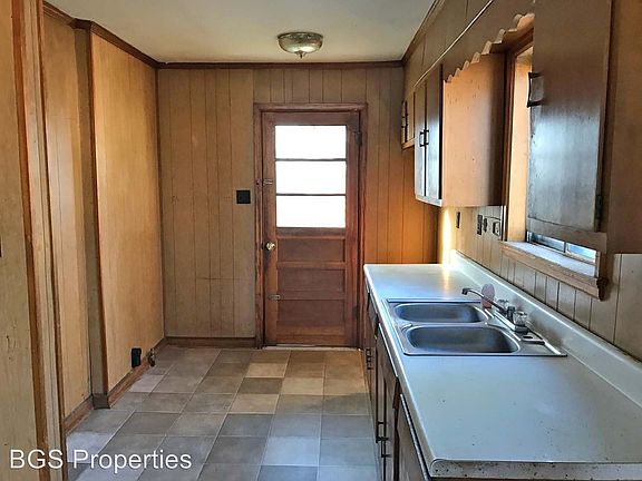 2nd image of 1223 Hornbrook St