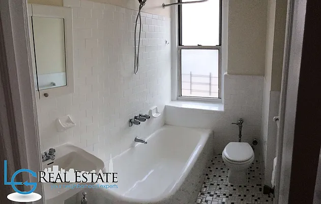 Rented by LG Realty Solutions Inc | media 3