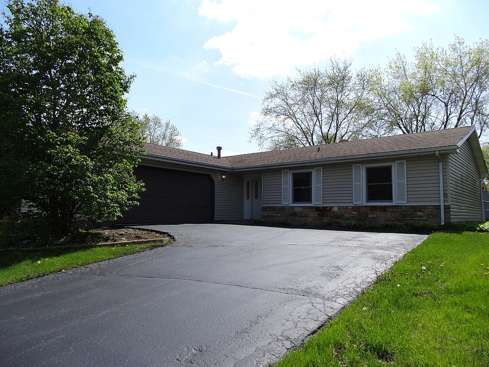 1st image of 165 Pebble Creek Dr