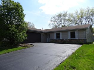 165 Pebble Creek Dr, Lake Zurich, IL 60047