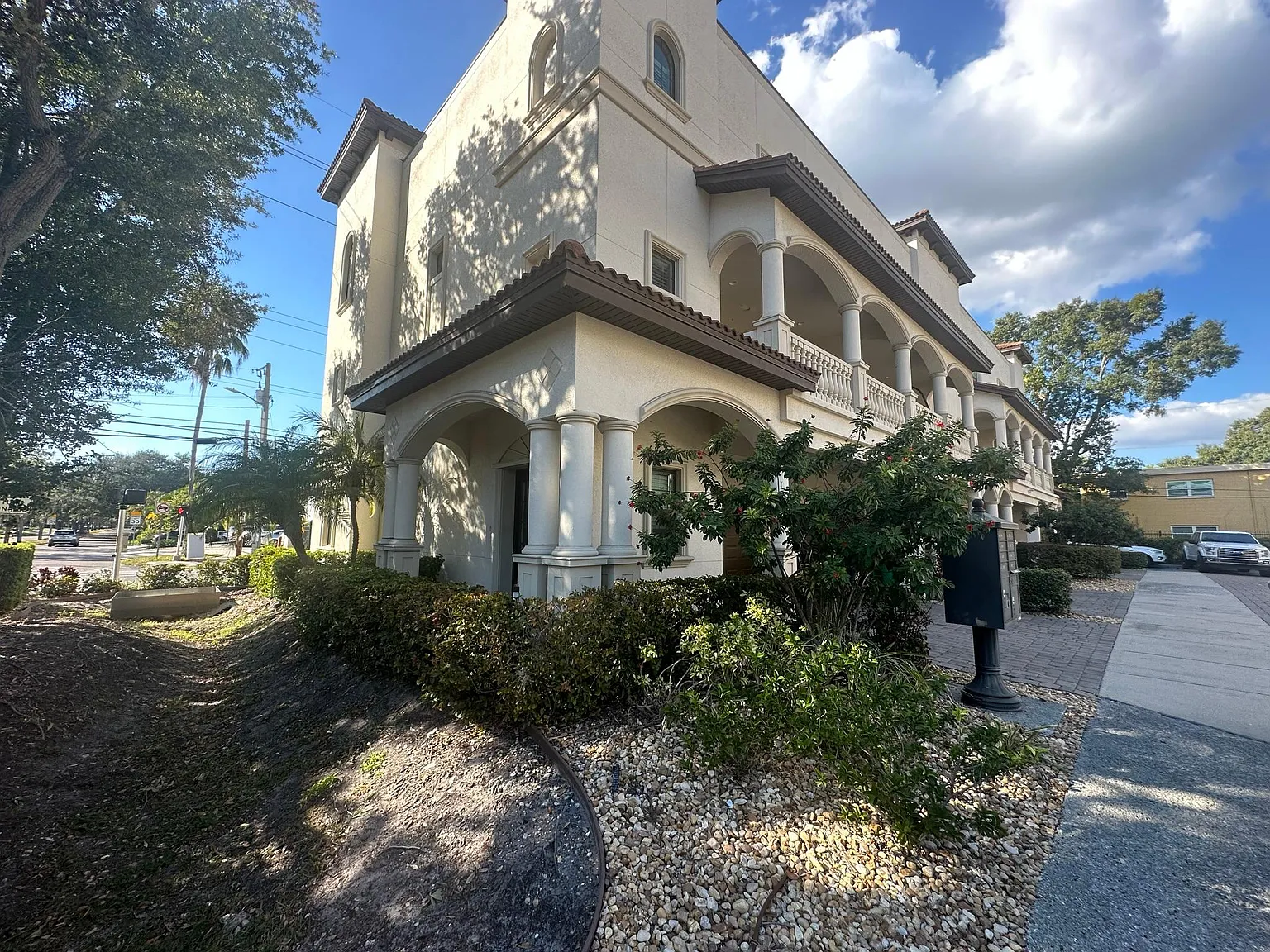 4 bed, 3.5 bath, 2600 sqft, $4,500 — Photo 1
